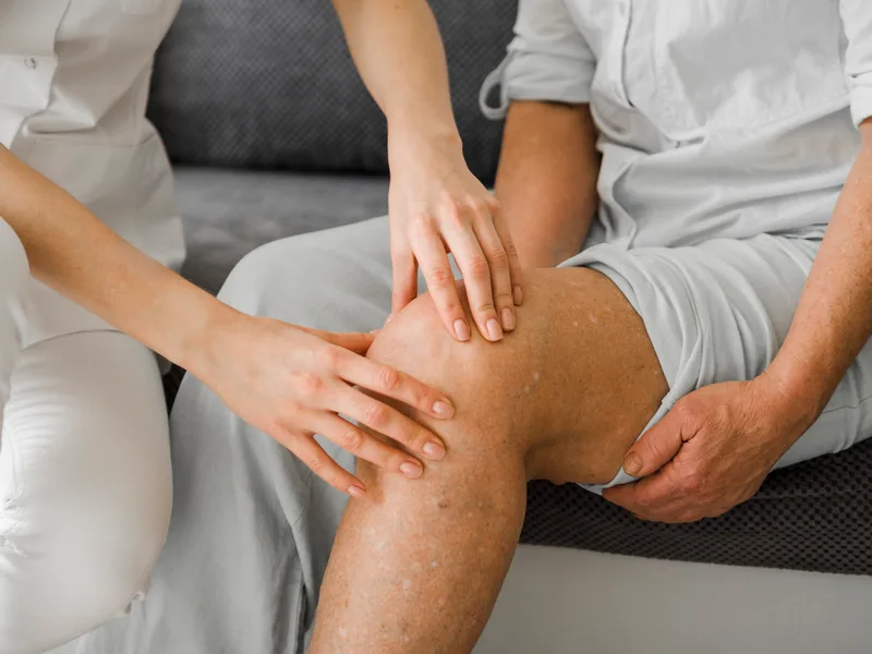 Chiropractic care for knee pain at Towson Integrative Health in Towson